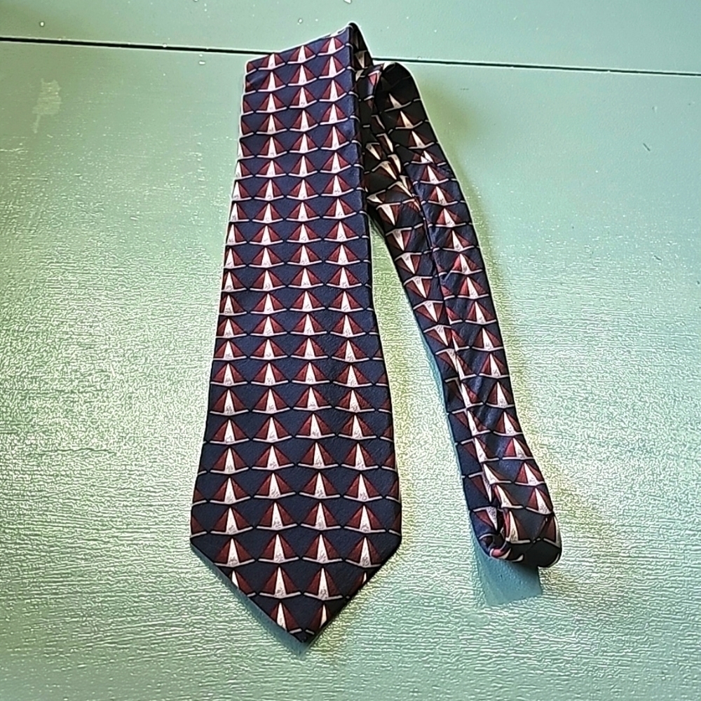 Brandini mens‎ all silk tie. Made in USA. Navy blue with looks like sail boats.